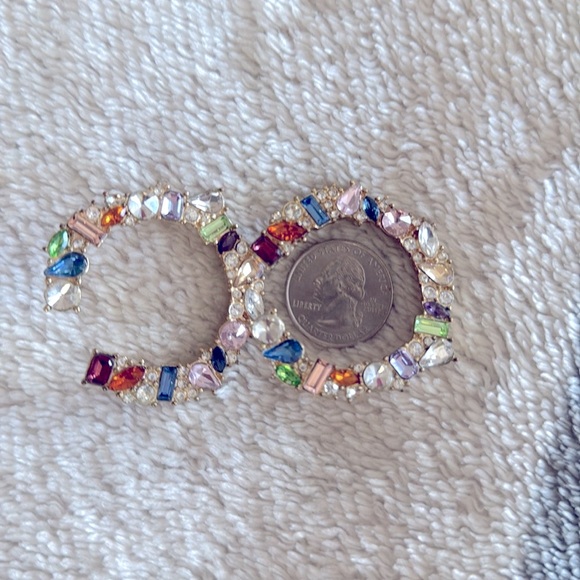 Sassy Jones MEDIUM HOOP EARRINGS WITH MULTICOLOR CRYSTALS - Picture 4 of 5